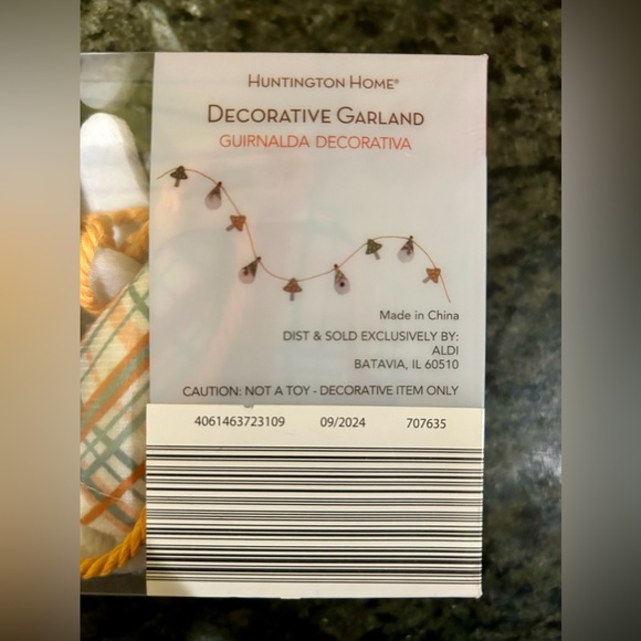 Huntington Home Cute Decorative 6.13 Ft. Garland - Great Mantel Decor - Picture 5 of 8